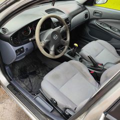 Nissan Almera 2004 1.5-thumb-4