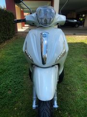 Piaggio Beverly 300i 2011-thumb-8