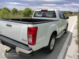 Isuzu D-Max 2015-thumb-1