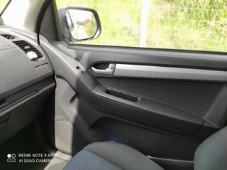 Isuzu D-Max 2015-thumb-6