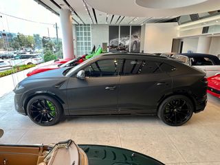 Lamborghini Urus 2019-thumb-2