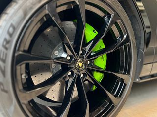 Lamborghini Urus 2019-thumb-8