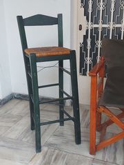 Σκαμπό μπαρ με πλάτη_9τεμ, ξύλο ψάθα 180ευρώ όλες