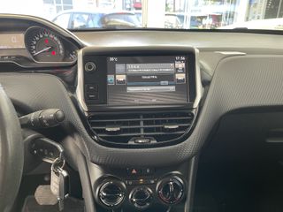 Peugeot 2008 2016 automatic panorama-thumb-16