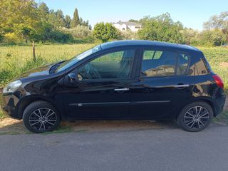 Renault Clio 2010-thumb-1
