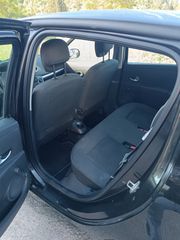 Renault Clio 2010-thumb-4