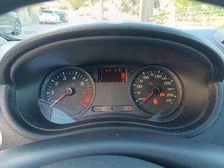Renault Clio 2010-thumb-5