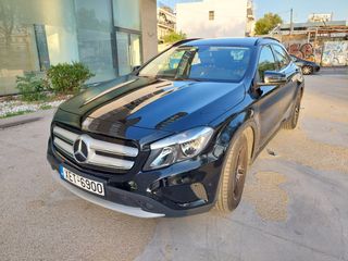 Mercedes-Benz GLA 220 2015 GLA 220-thumb-1