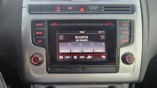 Volkswagen Polo 2016-thumb-30