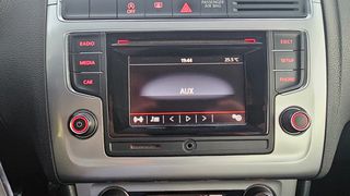 Volkswagen Polo 2016-thumb-31