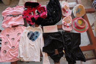 Πωλούνται    παιδικά ρούχα