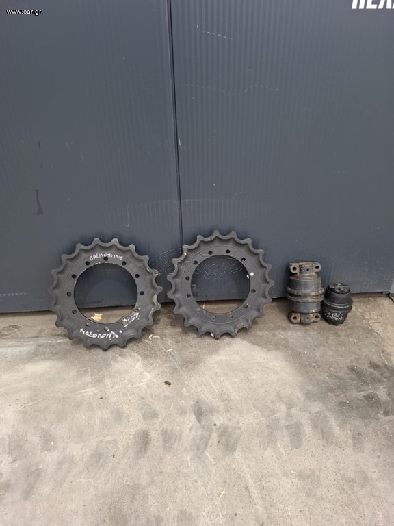 sprocket. roller truck.. Ραούλα για όλες τις μάρκες μηχανημάτων. caterpillar. bobcat. kumatso. liebherr. hitachi. kobelco volvo yanmar.kubota.