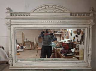 Χειροποίητος καθρέφτης από ξύλο βαλανιδιάς με λεπτομέρειες