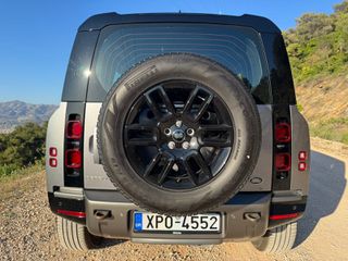 Land Rover Defender 2023 110 D250 X-Dynamic S WinterPack  19"-thumb-4