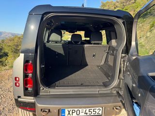 Land Rover Defender 2023 110 D250 X-Dynamic S WinterPack  19"-thumb-7