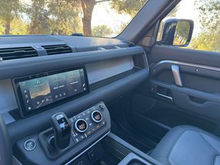 Land Rover Defender 2023 110 D250 X-Dynamic S WinterPack  19"-thumb-14