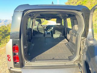 Land Rover Defender 2023 110 D250 X-Dynamic S WinterPack  19"-thumb-8