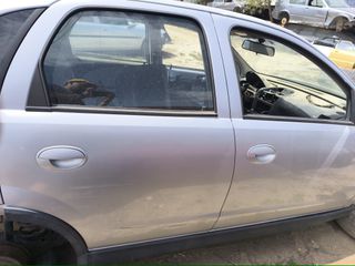 Ασημί πόρτες απο Opel Corsa C 2000-2004