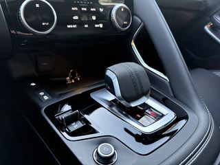Jaguar E-Pace 2023 R-DYNAMIC S-thumb-1