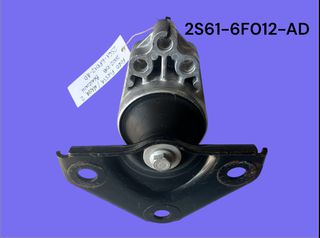 FORD FIESTA / MAZDA 2 2002-2008 ΜΕΤΑΧΕΙΡΙΣΜΕΝΑ ΑΝΤΑΛΛΑΚΤΙΚΑ ( Βάση στήριξης μηχανής επάνω δεξιά συνοδηγού πλευρά με κωδικό 2S61-6F012-AD )