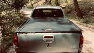 Χειροκίνητο ρολό αλουμινίου-Καπάκι καρότσας για Mitsubishi l200 σε άριστη κατάσταση