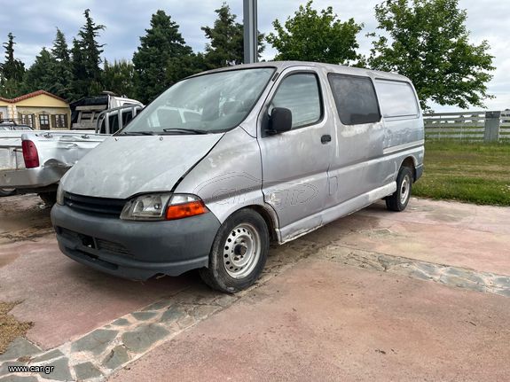 TOYOTA HIACE