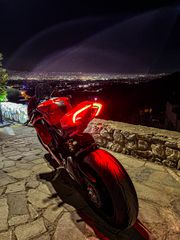 Ducati Panigale V4 2023-thumb-4