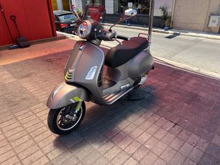 Piaggio Vespa GTS 300 2023 super sport