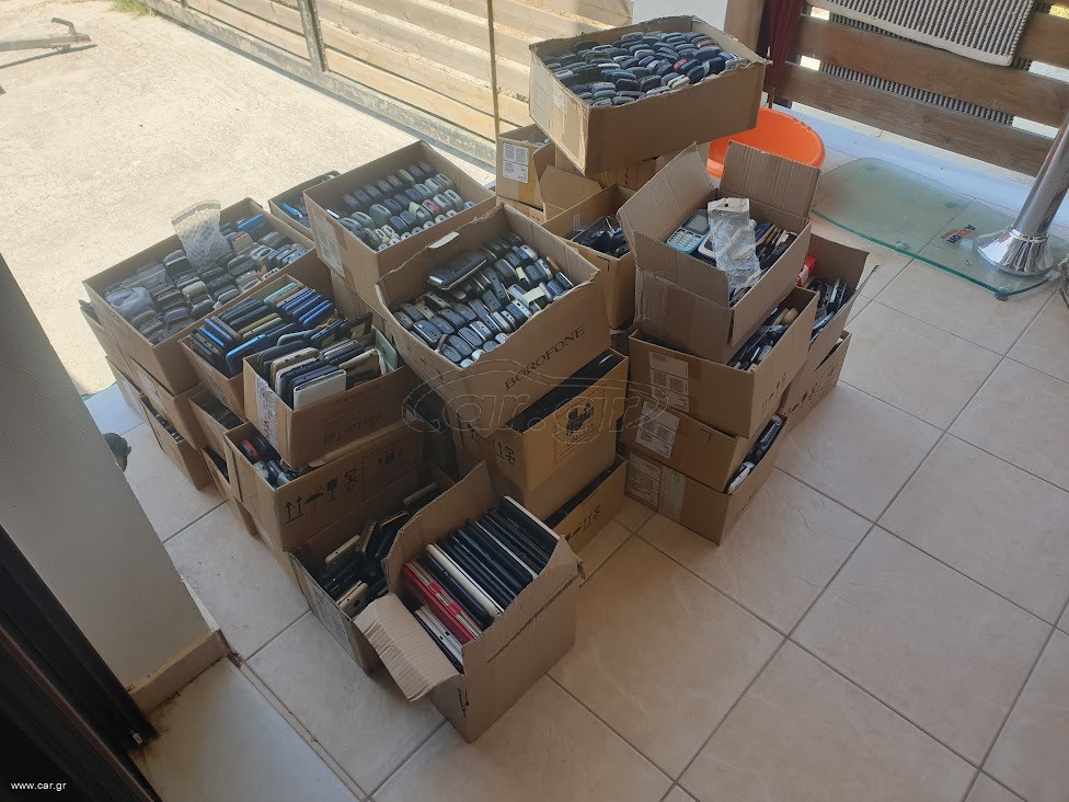 2500+ κινητα τηλεφωνα