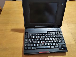 laptopIBM απο τα πρωτα εγχρωμα συλλεκτικο.