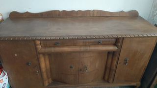 Μπουφές από ξύλο Καρυδιάς του 1950 σε άριστη κατάσταση, διαστάσεις 190x60x101cm