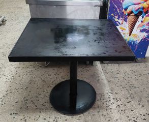 ΤΡΑΠΕΖΙ ΜΕΤΑΛΛΙΚΟ ΜΕ ΣΥΝΘΕΤΙΚΗ ΕΠΙΦΑΝΕΙΑ 80x70 cm