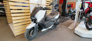 Yamaha XMAX 400 2015 2015-thumb-2