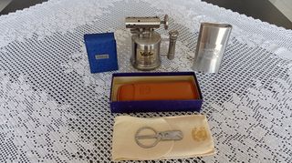 Σέτ δώρου είδη καπνιστού (Επιτραπέζιος αναπτήρας - Δερμάτινη θήκη Πούρων - Πουροκόφτης - Δερμάτινη και μεταλική θήκη τσιγάρων)