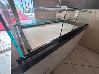 Βιτρίνα ουδέτερη