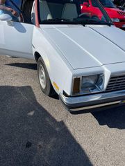 Buick Riviera 1982-thumb-13