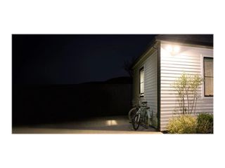 Google - Nest Cam with floodlight-thumb-3