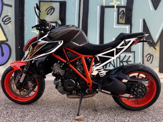 KTM 1290 Super Duke R 2018 Tech Pack & Track Pack