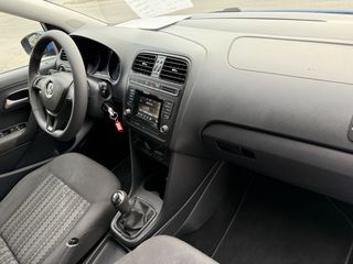 Volkswagen Polo 2017-thumb-10