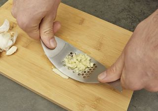Kikkerland - Fish Garlic Press (CU281)-thumb-1