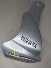 ΠΟΔΙΑ ΕΞΩΤΕΡΙΚΗ YAMAHA CRYPTON-R 115 ΑΣΗΜΙ ΑΡΙΣΤΕΡΗ ΓΝΗΣΙΑ ΜΕ ΑΥΤΟΚΟΛΛΗΤΑ 5TN-F8311-00-P3