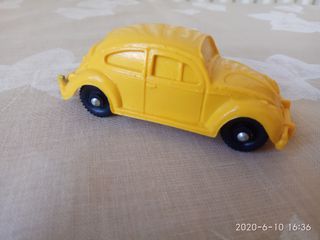 VW BEETLE No 29, TOMTE LAERDAL, yellow plastic, δεκ' 70. Made in Norway.