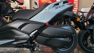 Yamaha XMAX 300 2026-thumb-4