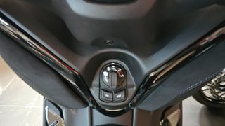 Yamaha XMAX 300 2026-thumb-24