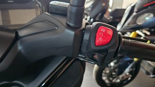 Yamaha XMAX 300 2026-thumb-26