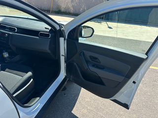 Dacia Duster 2024 4X4 DIESEL-thumb-9