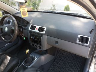 Skoda Fabia 2003 1.4 16V 101HP-thumb-9