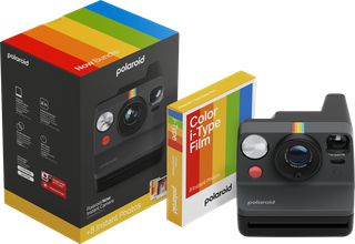 Polaroid - Now Gen 3 Black - Bundle with Color Film (8 photos) / Electronics