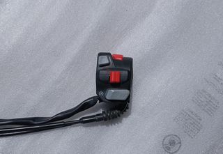 Διακόπτης Μίζας OEM Δεξιός + Ντίζα γκαζιού Benelli TRK 502 / 502X  '20-'24, 752S '21-'23