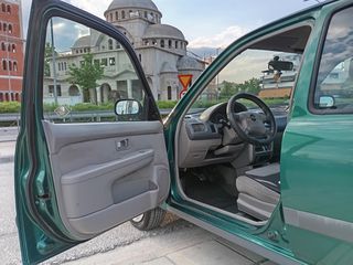 Nissan Micra 2000-thumb-11